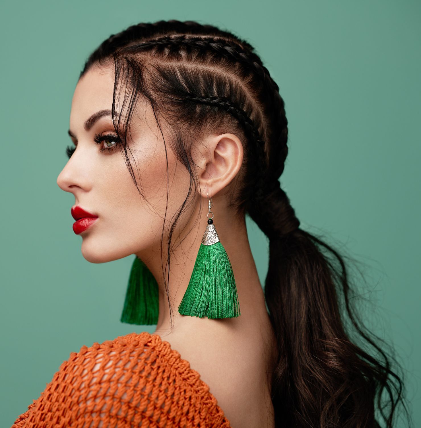 Tết tóc mặc áo dài sát da đầu