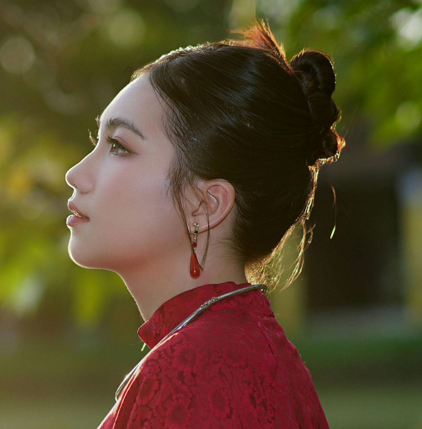 Tết tóc kiểu búi mặc áo dài