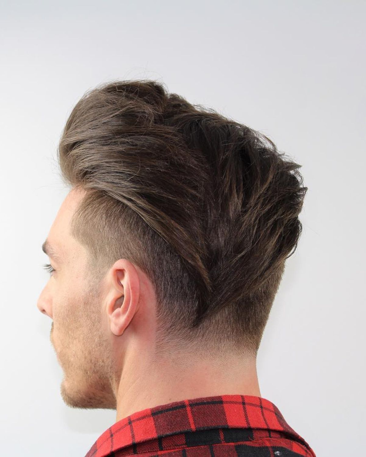 Tóc layer nam cạo 2 bên gáy nhọn