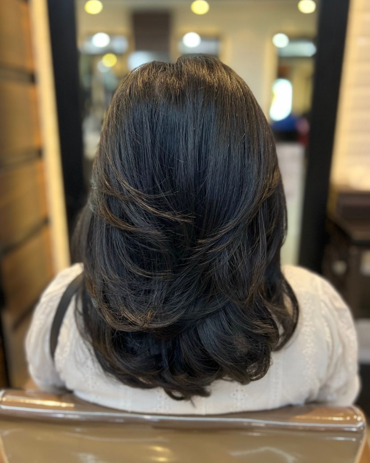 Layer medium length là kiểu tóc có độ dài trung bình