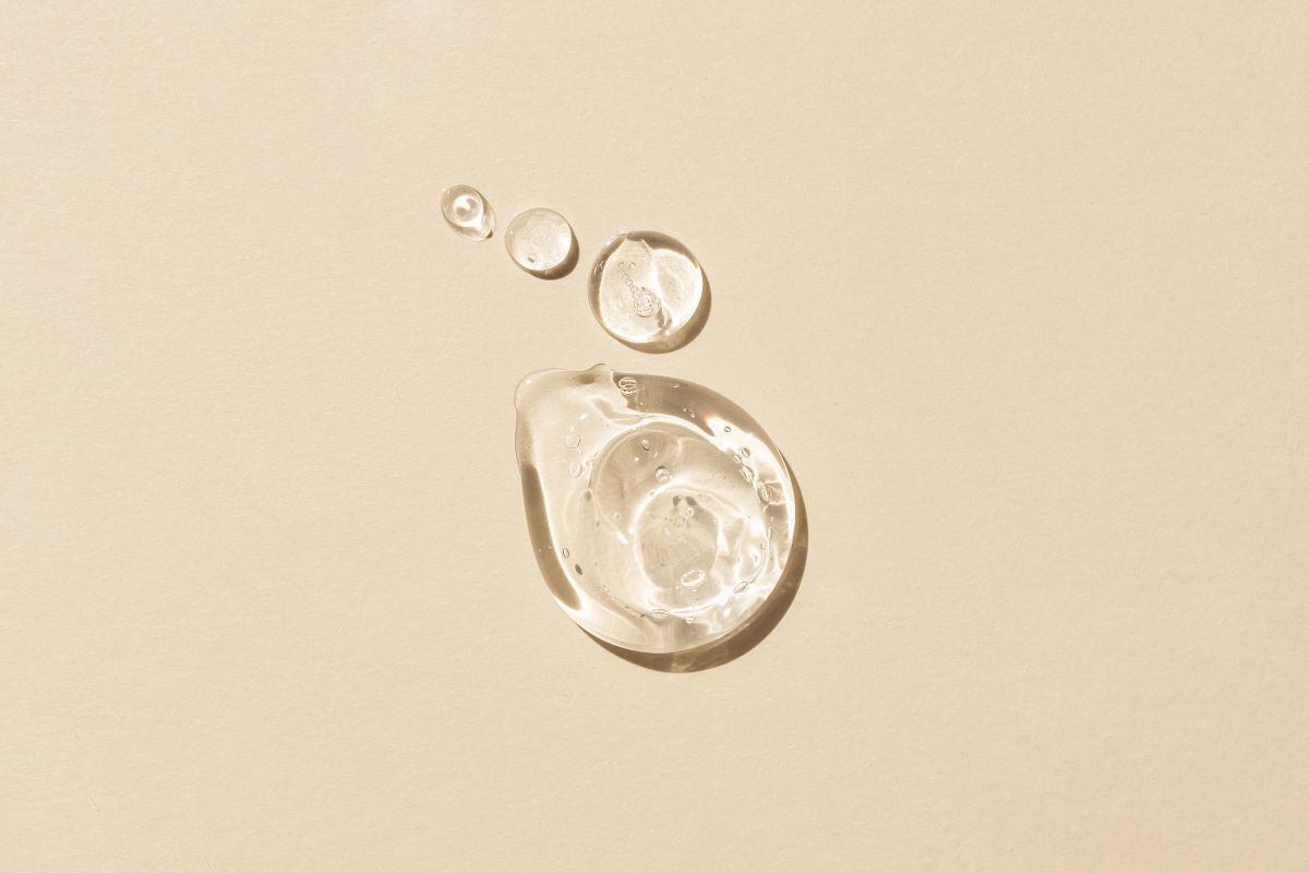 Dầu gội khô dạng gel hoặc serum