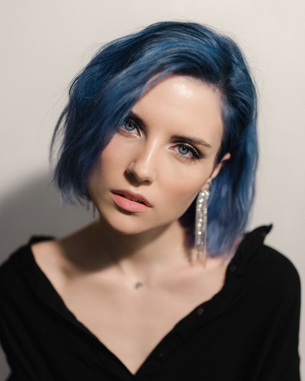 Màu tóc hot 2024: Xanh đen