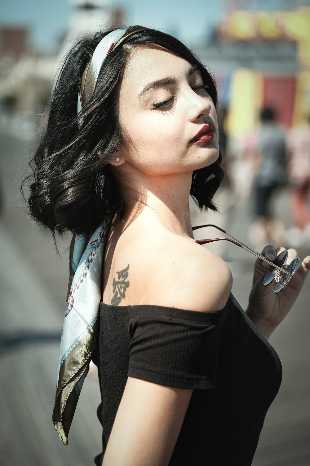 kiểu tóc đi chơi tết tóc xõa kết hợp băng đô