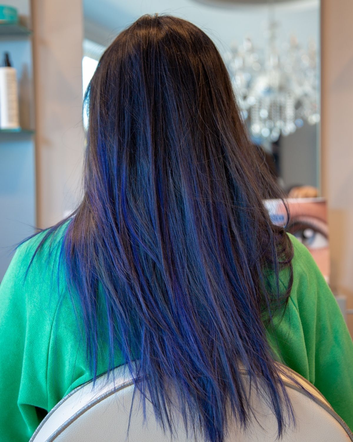 Màu tóc hot 2024: Xanh đen