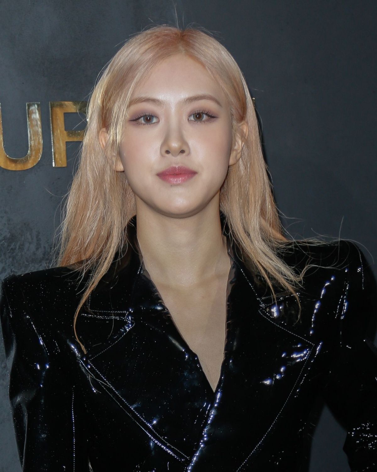 Màu tóc hot 2024: Màu vàng hồng