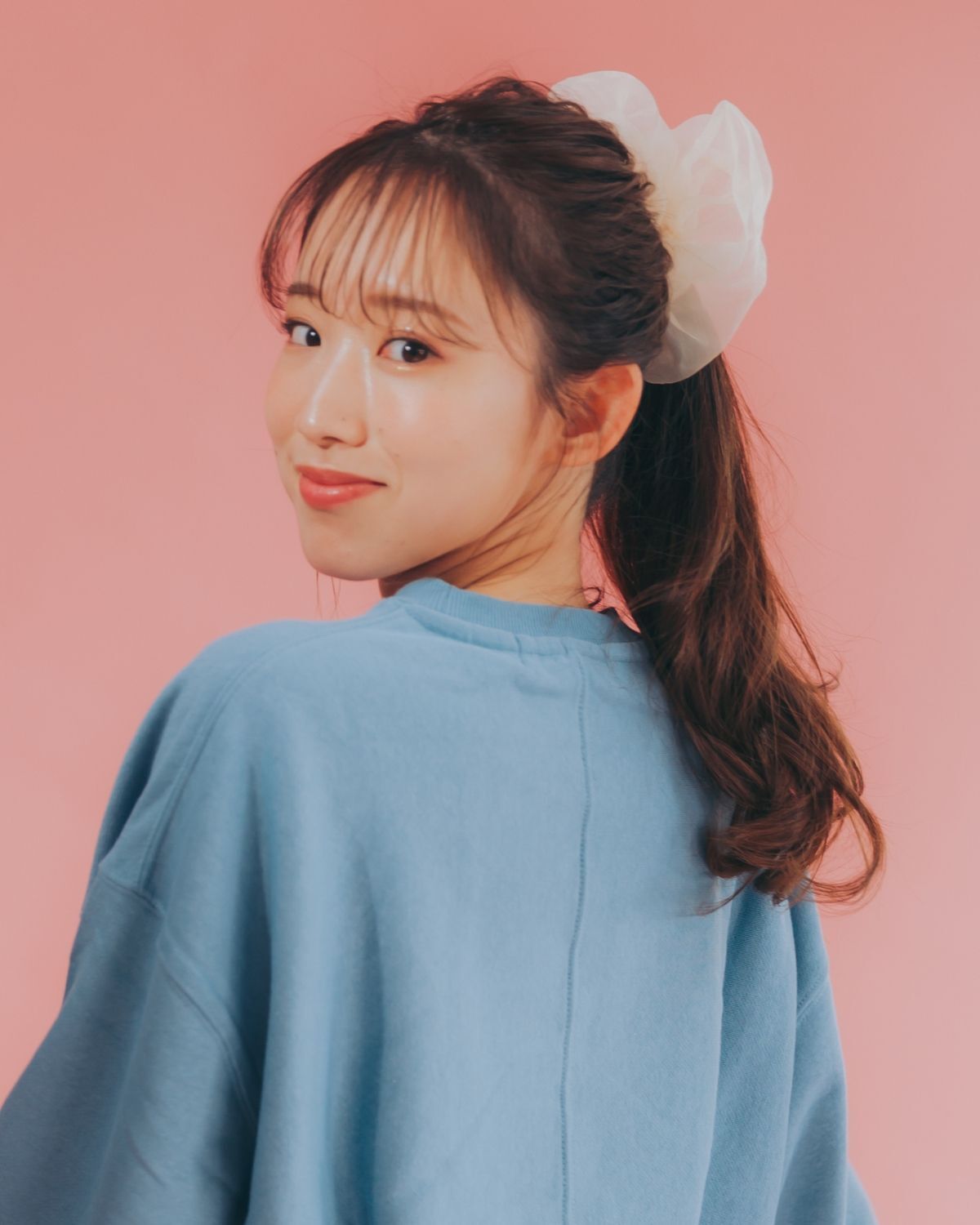 Tóc mái thưa buộc cao kiểu đuôi ngựa