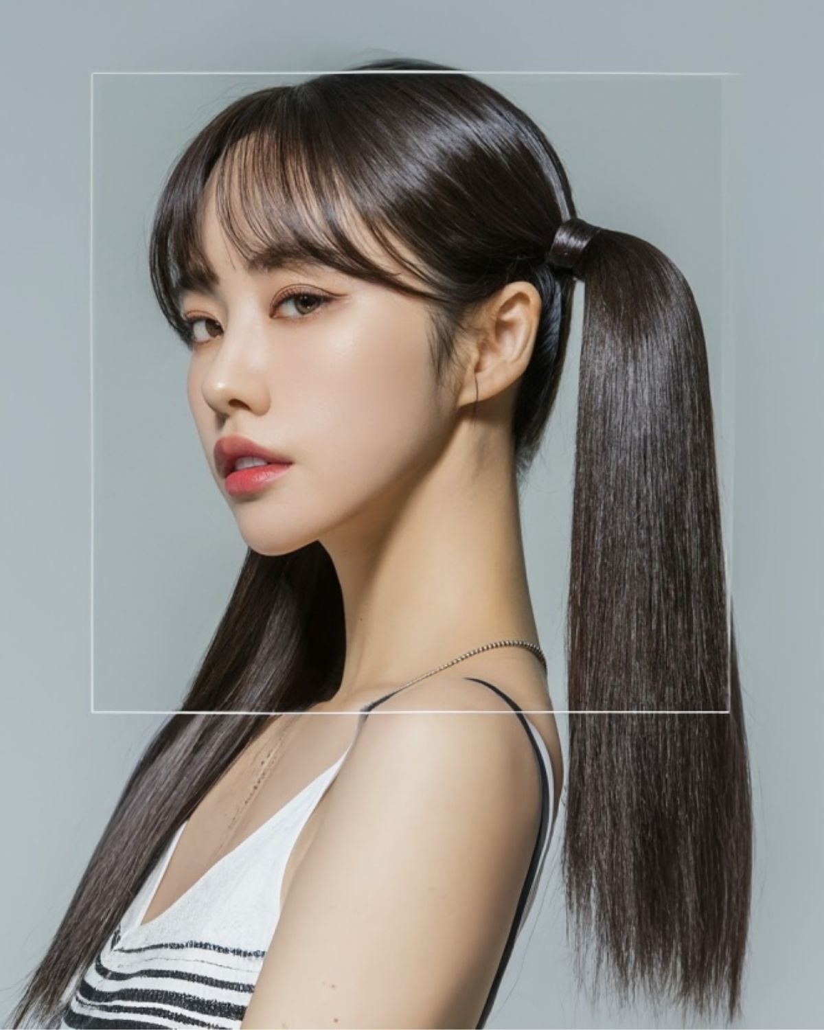 Tóc mái thưa buộc cao hai bên