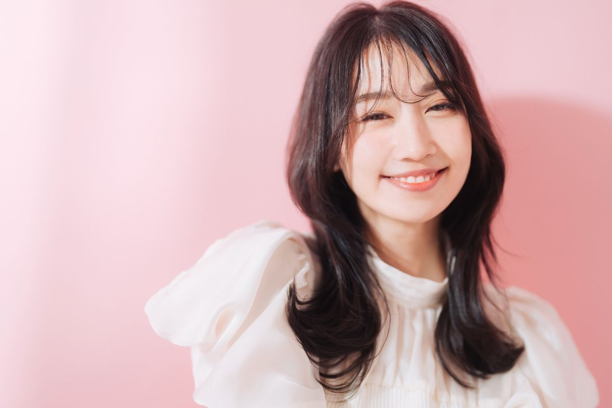 Tóc duỗi phồng uốn đuôi cho mặt tròn