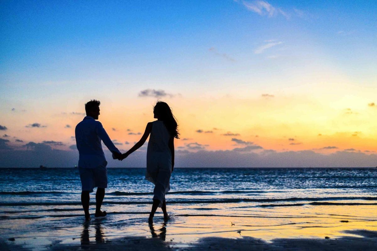 tạo dáng chụp ảnh cặp đôi