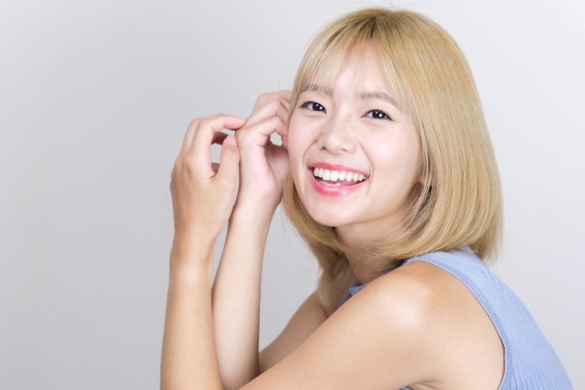 Tóc ngắn duỗi phồng