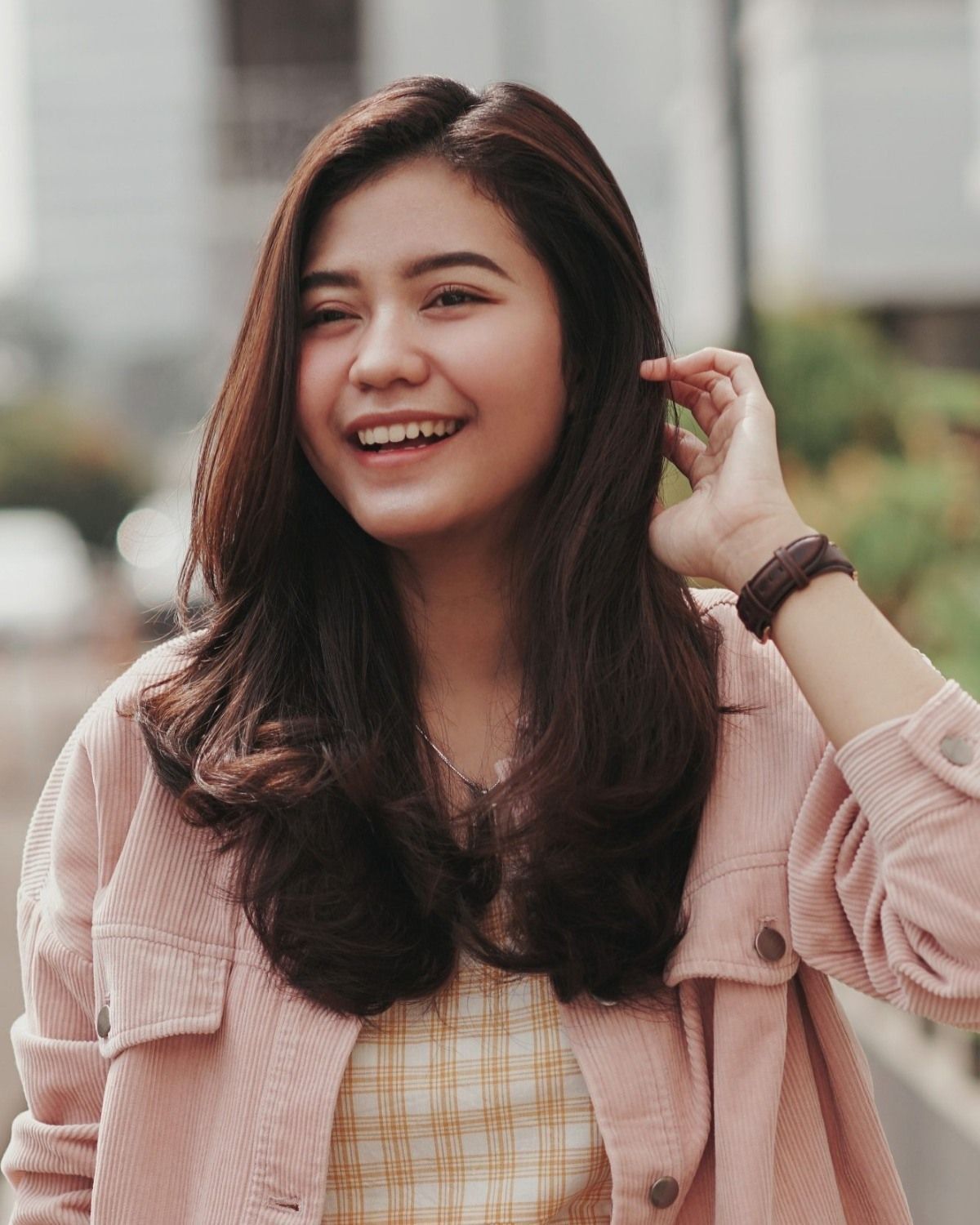 Tóc dài rẽ ngôi 7/3 duỗi phồng đẹp