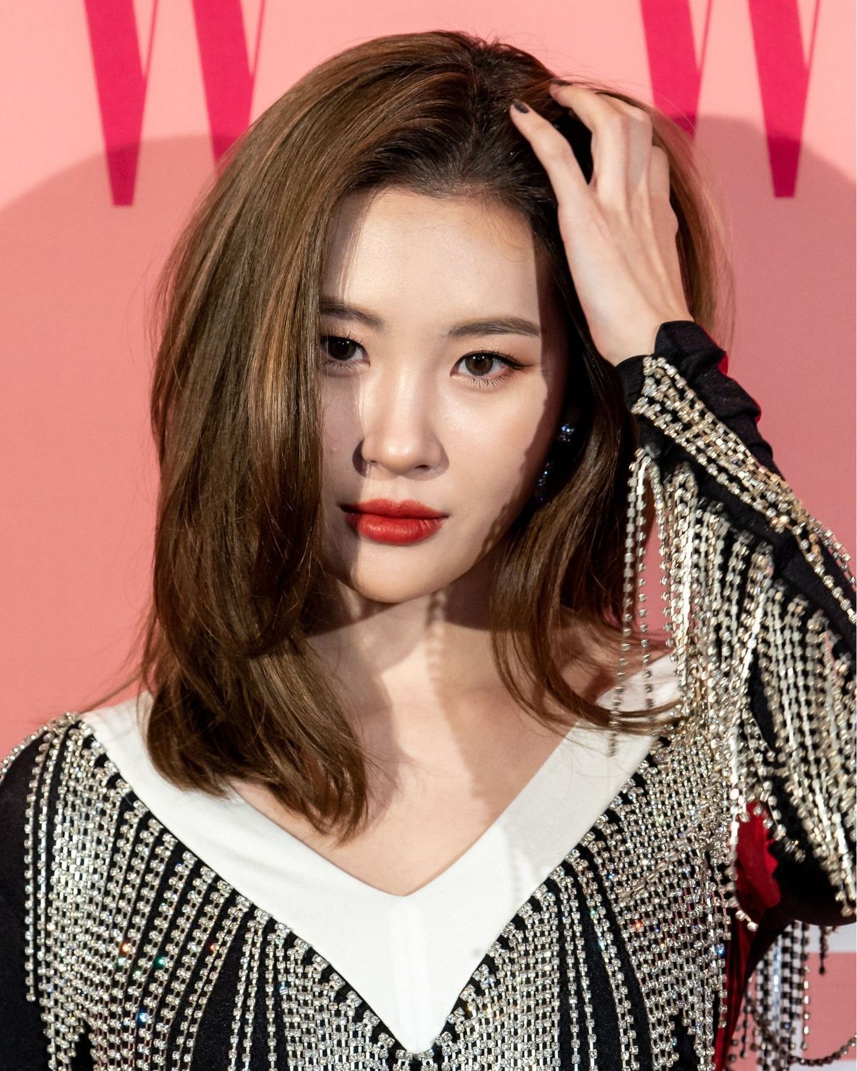 Tóc dài duỗi phồng chân tóc