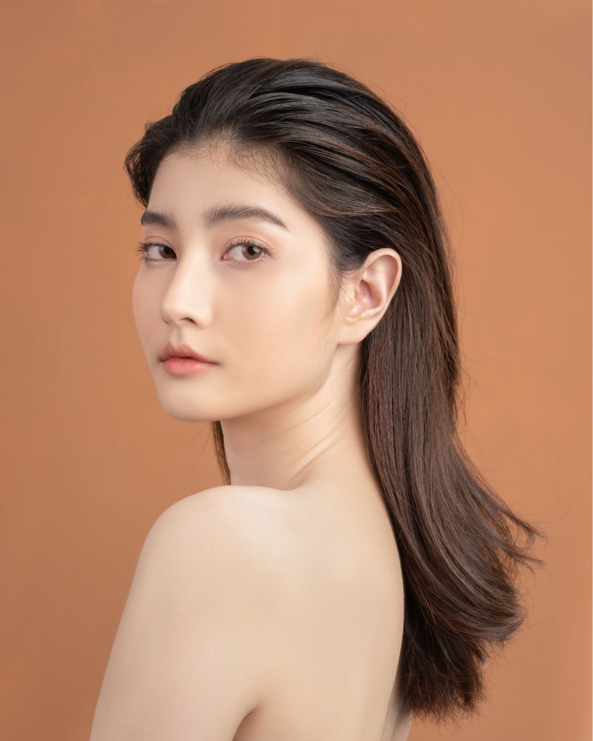 Tóc dài duỗi phồng chân tóc