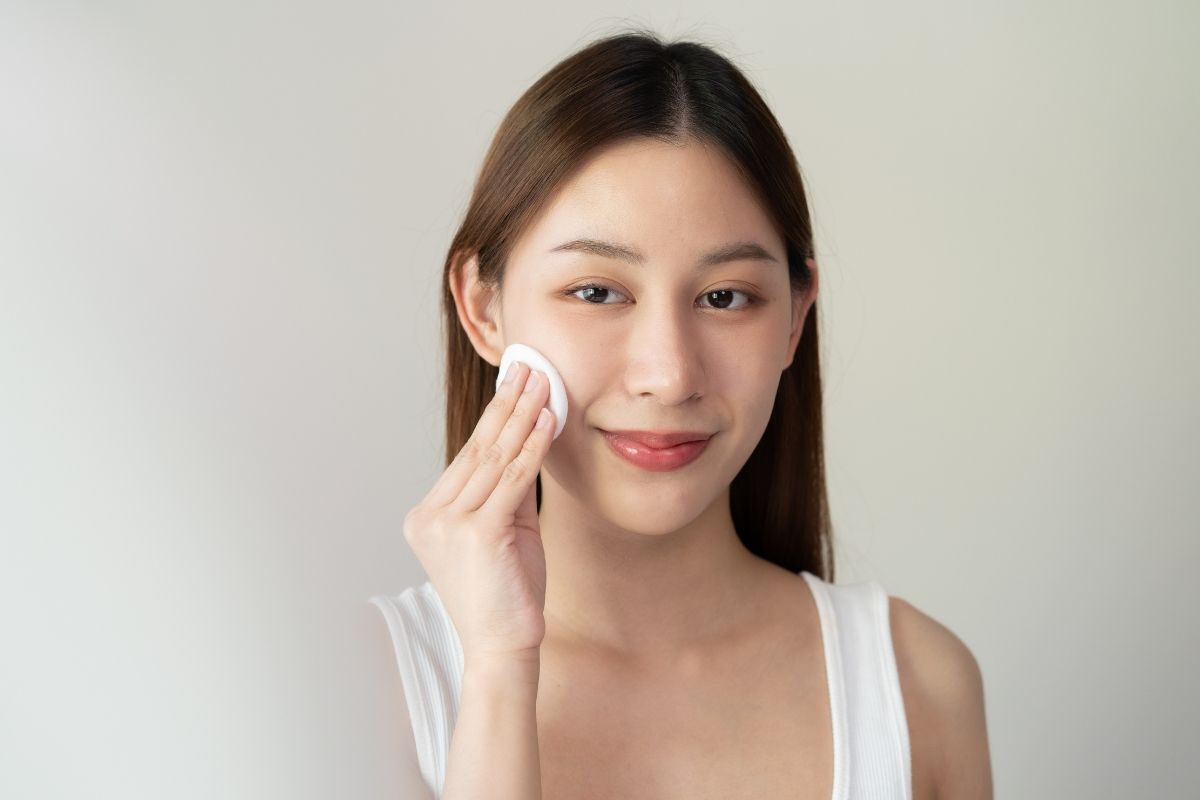 Sản phẩm tẩy trang loại bỏ thuốc nhuộm trên da