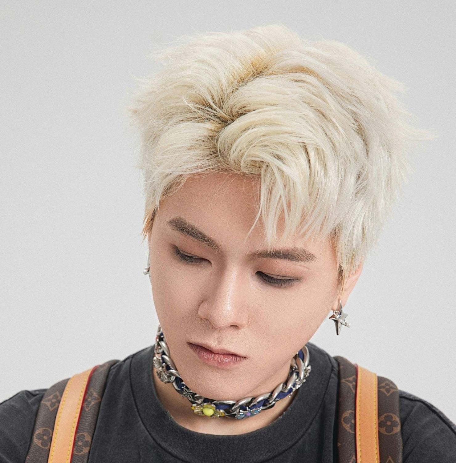  Tóc layer nam nhuộm bạch kim