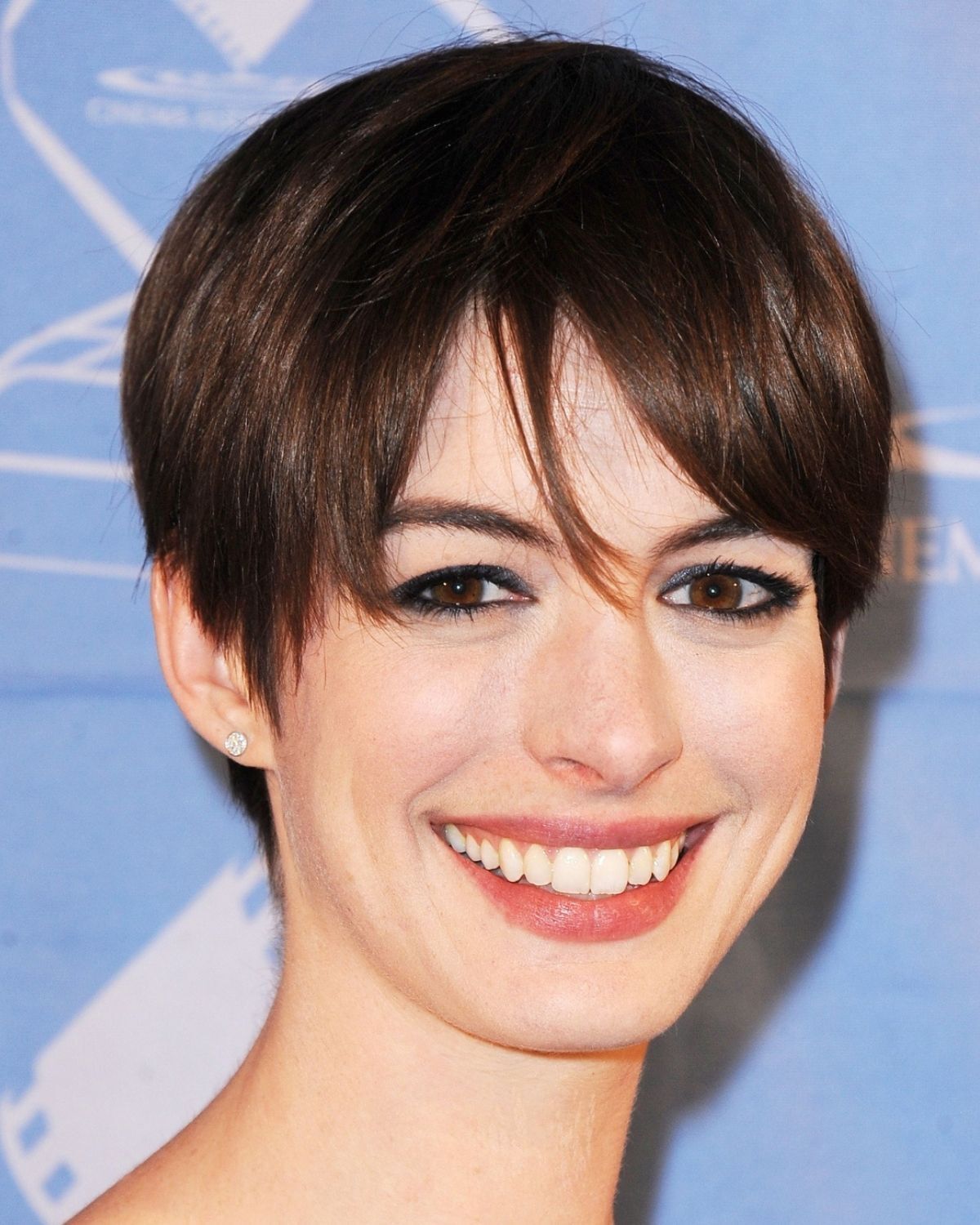 Tóc pixie mái thưa