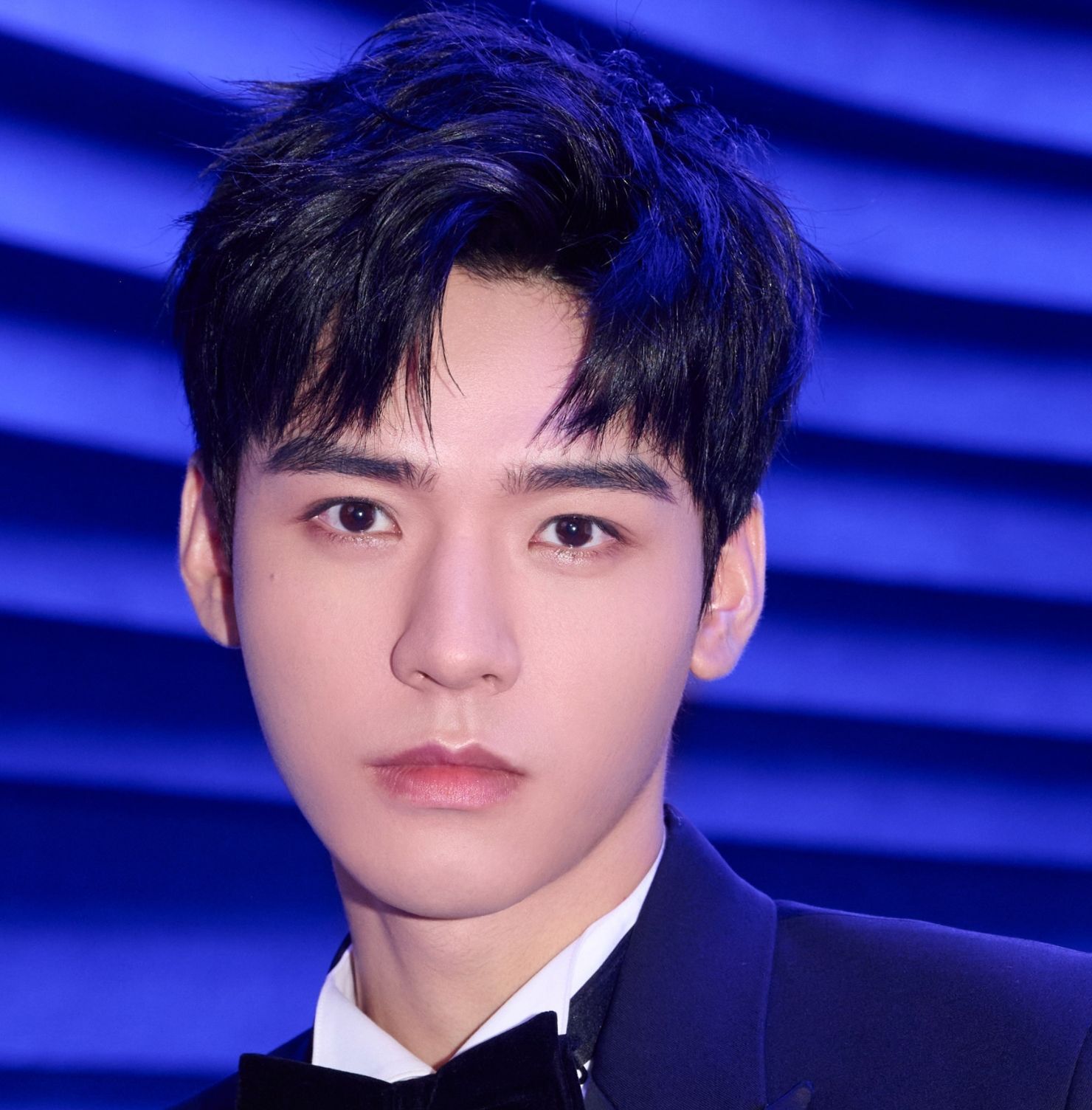 Tóc layer nam rẽ ngôi giữa