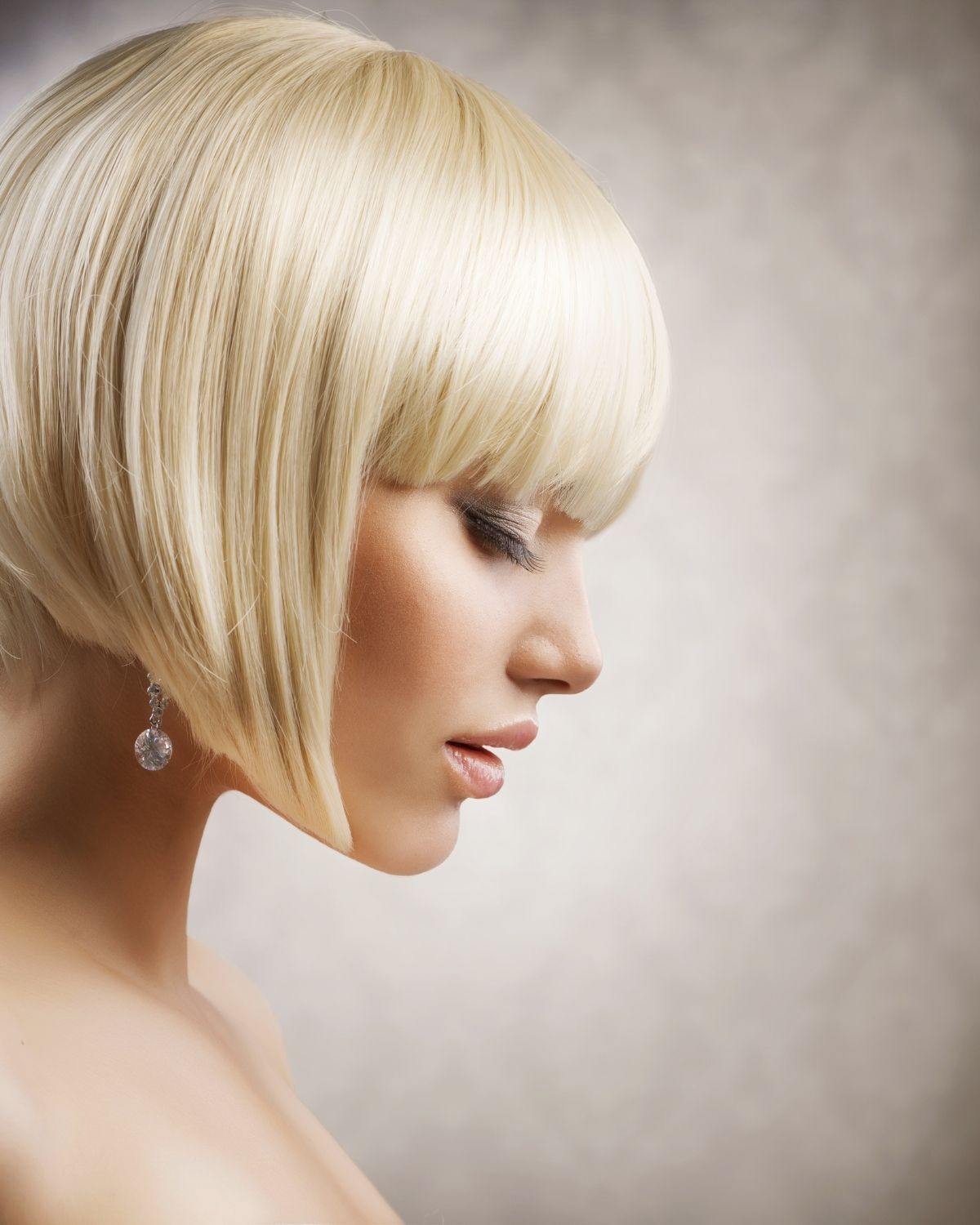 tóc vàng bạch kim uốn cúp