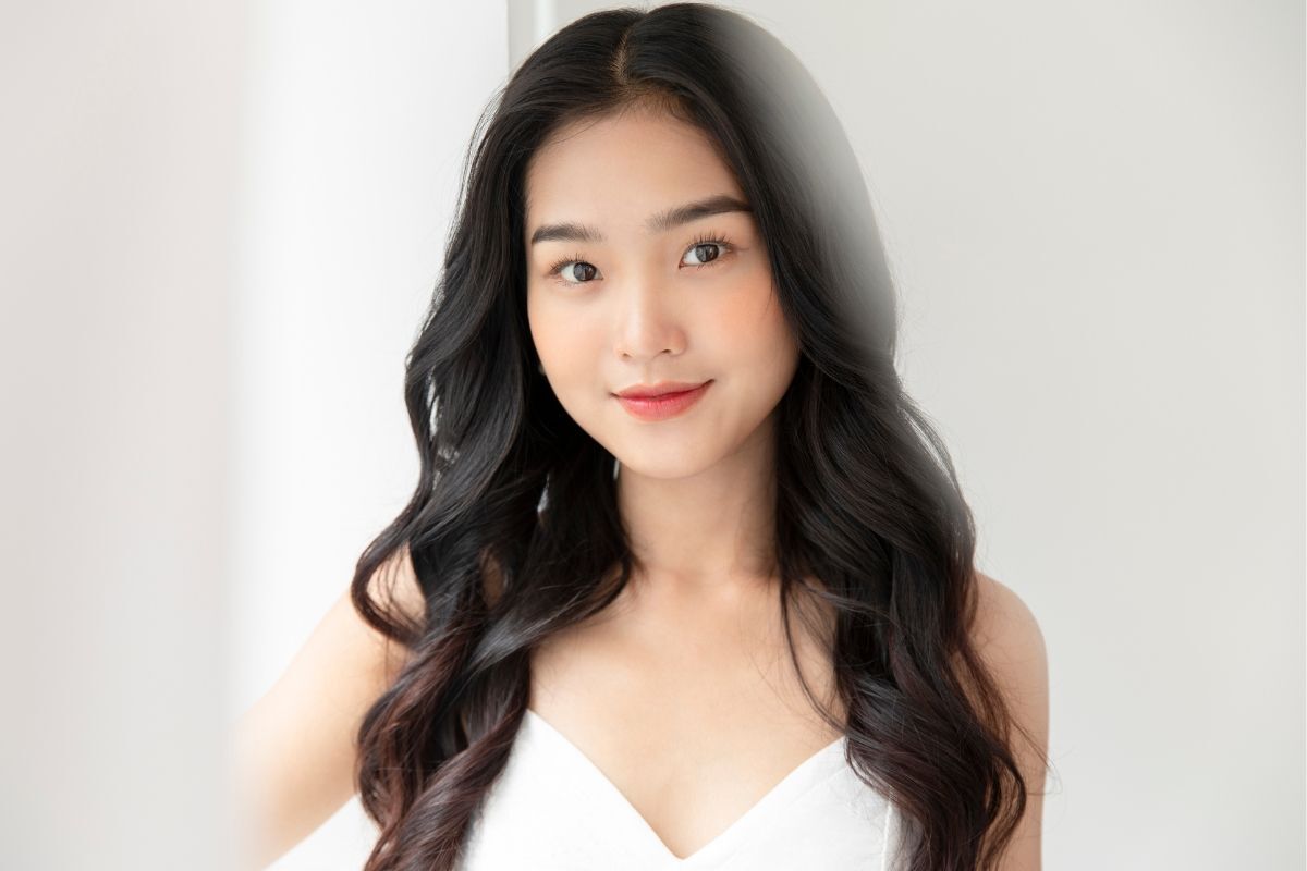 Kiểu tóc nữ đẹp trẻ trung 2024 tóc uốn lọn