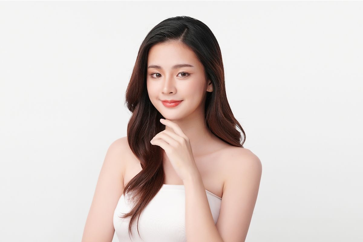 Kiểu tóc nữ đẹp trẻ trung 2024 tóc uốn xoăn lơi