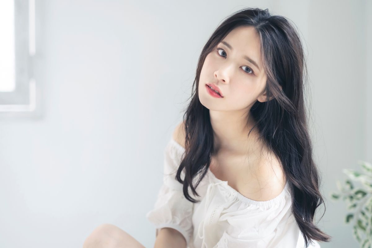 Kiểu tóc nữ đẹp trẻ trung 2024 tóc uốn xoăn lơi