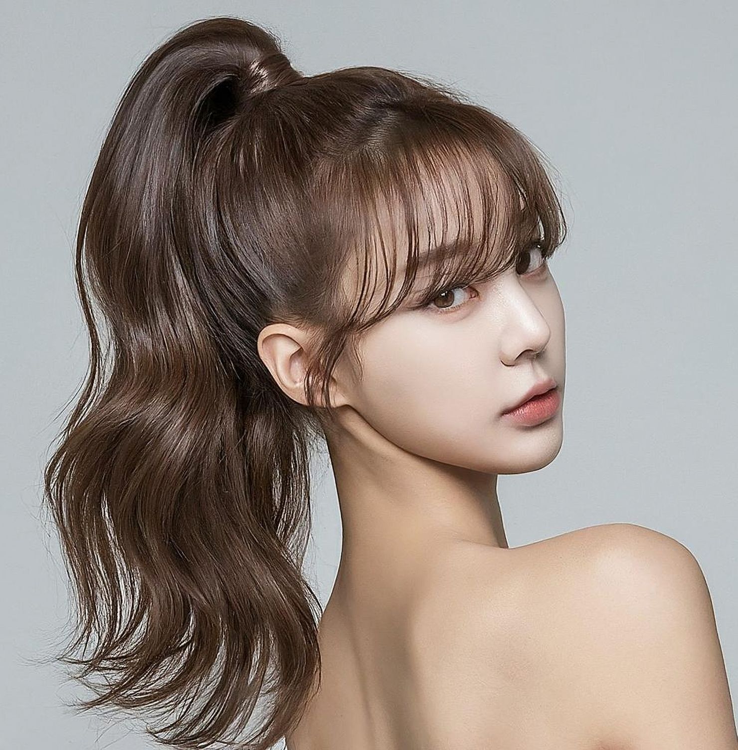 Kiểu tóc dài buộc đuôi ngựa