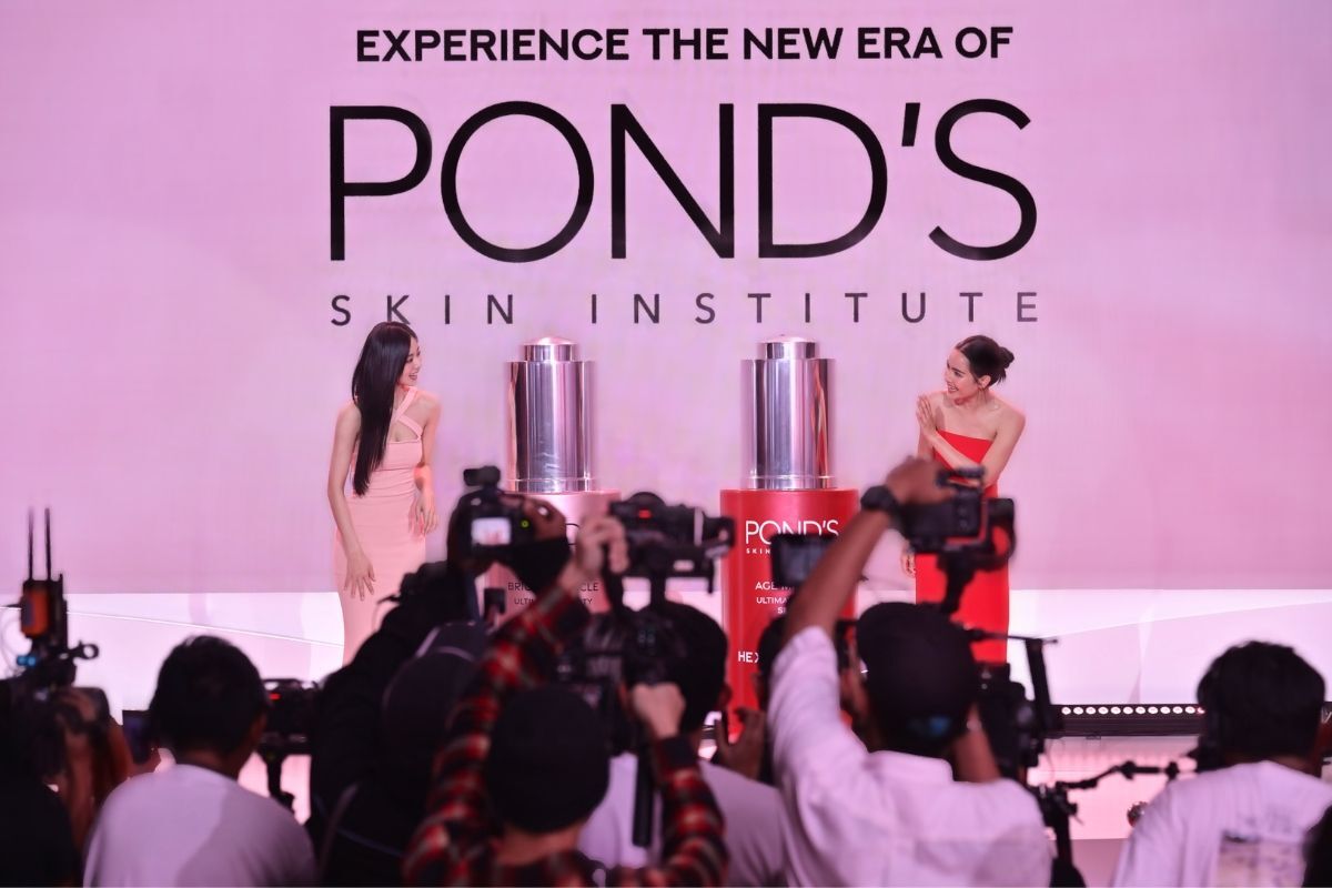 pond’s skin institute hai đại sứ thương hiệu Tzuyu và Yaya 