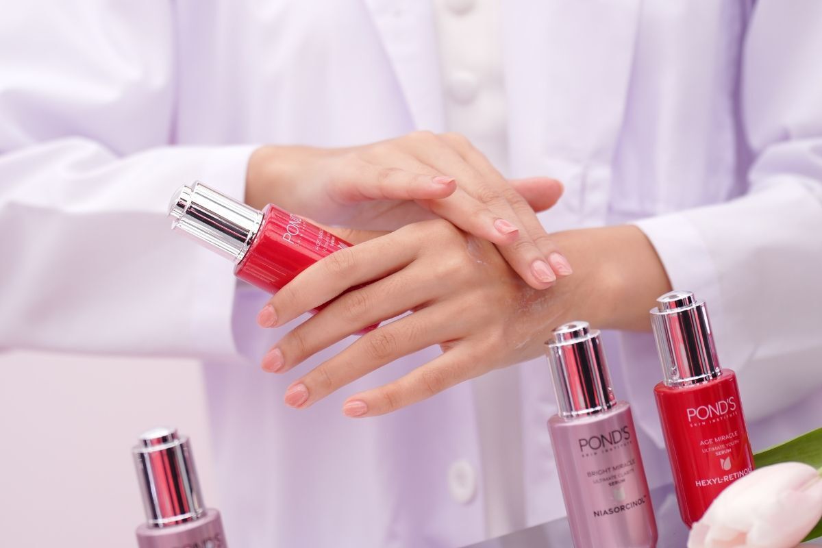 pond’s skin institute pond's bright miracle và pond's age miracle