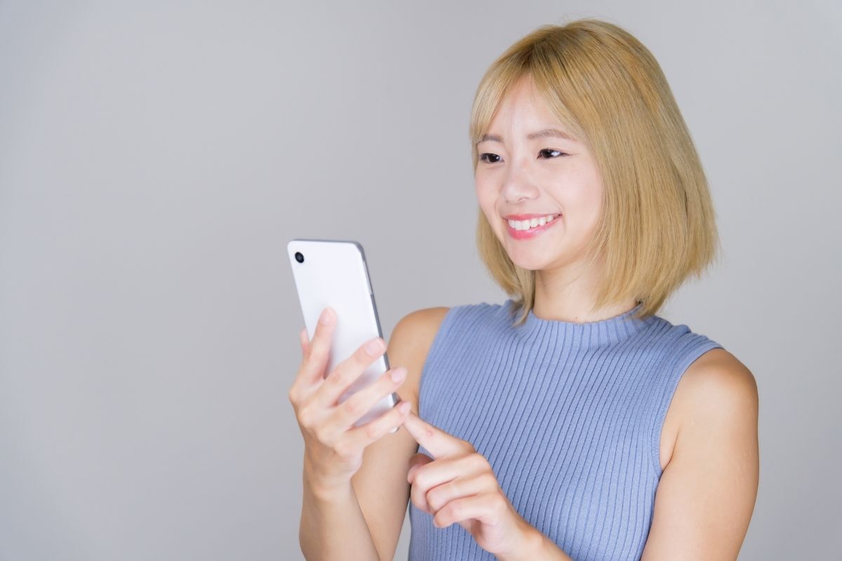 Màu tóc rêu vàng trẻ trung