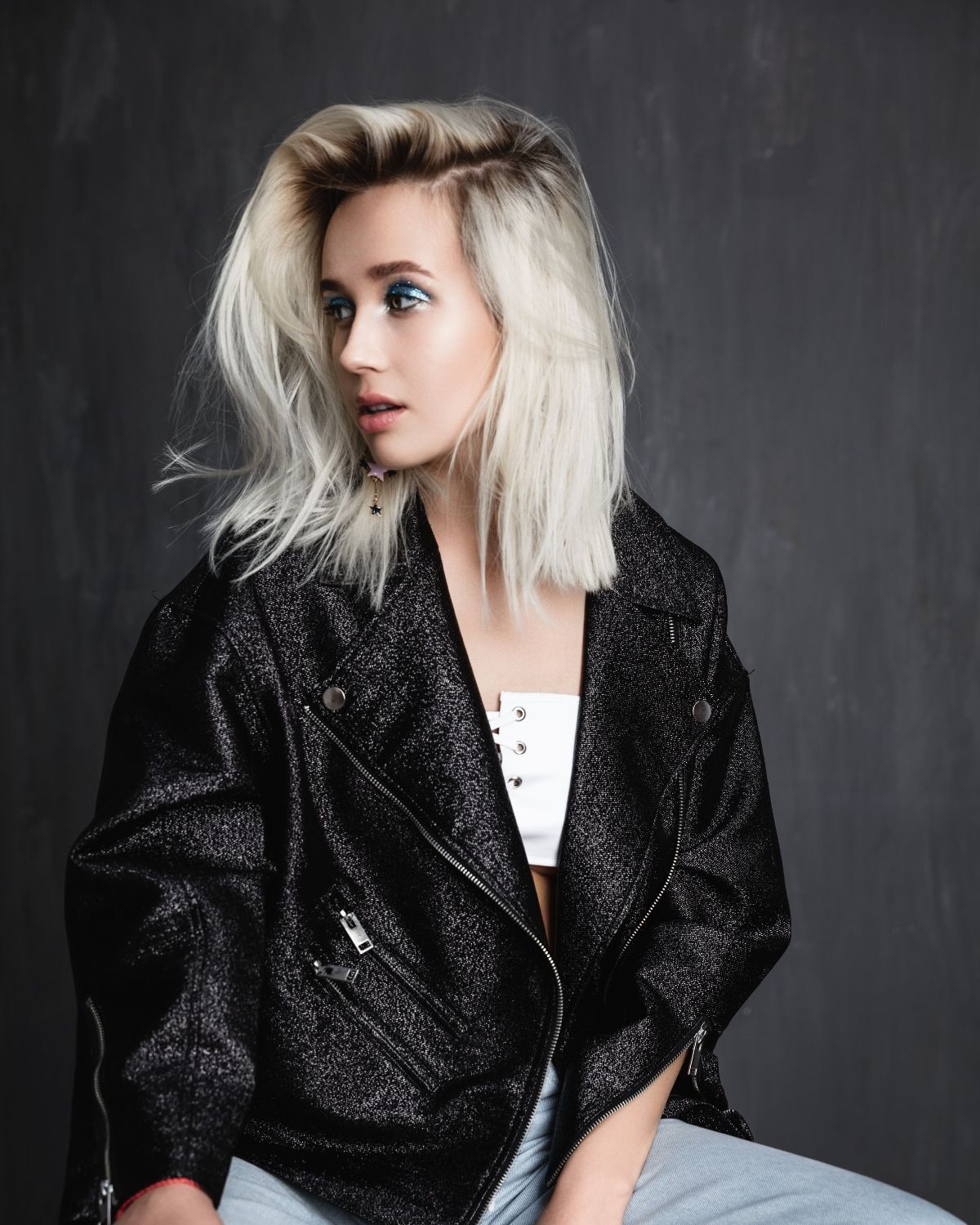 Màu tóc bạch kim đẹp không thể rời mắt