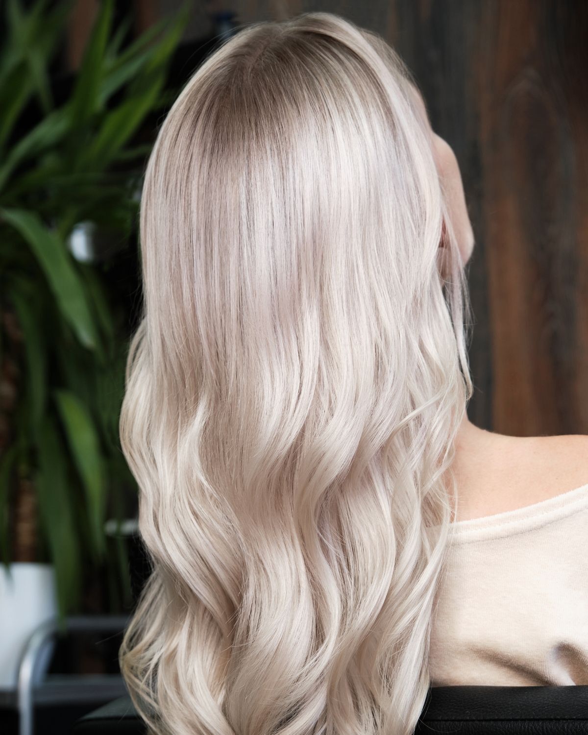 Màu tóc bạch kim đẹp không thể rời mắt