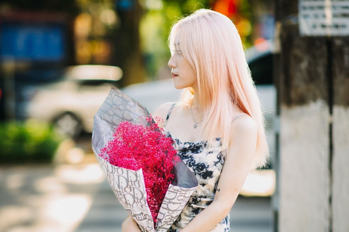 Màu tóc bạch kim đẹp không thể rời mắt