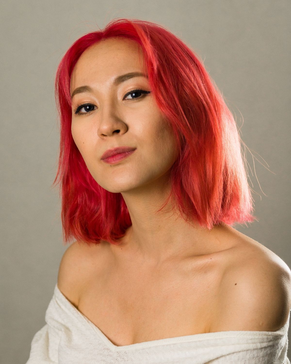 Màu tóc sáng da hồng neon