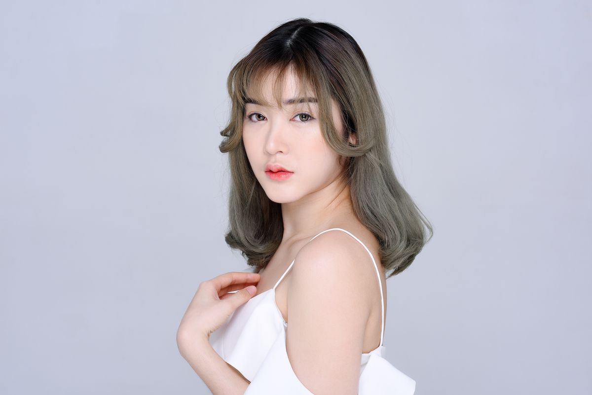 Màu tóc sáng da rêu khói