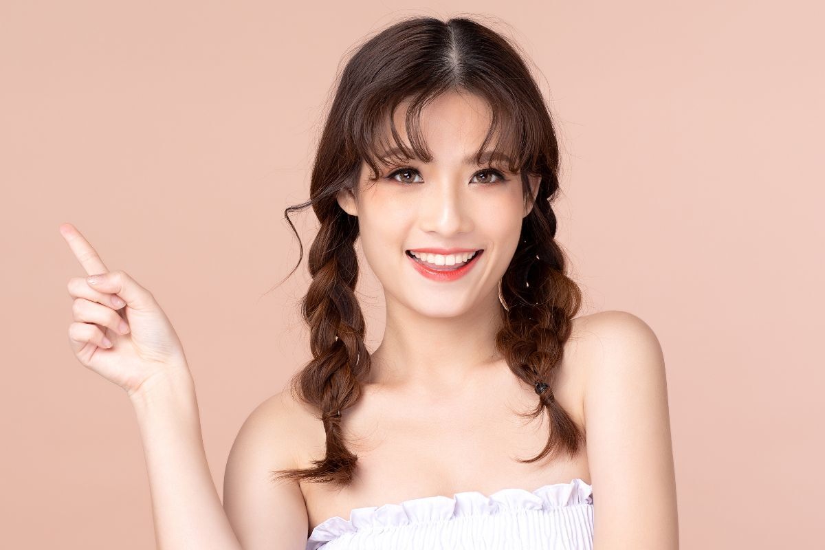 Tết tóc ngắn hai bên