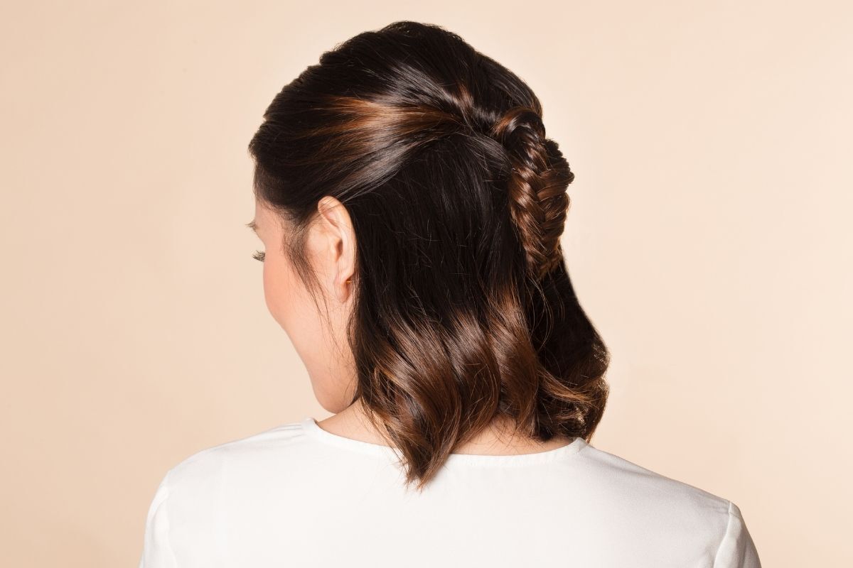 Tết tóc ngắn đuôi sam nửa đầu