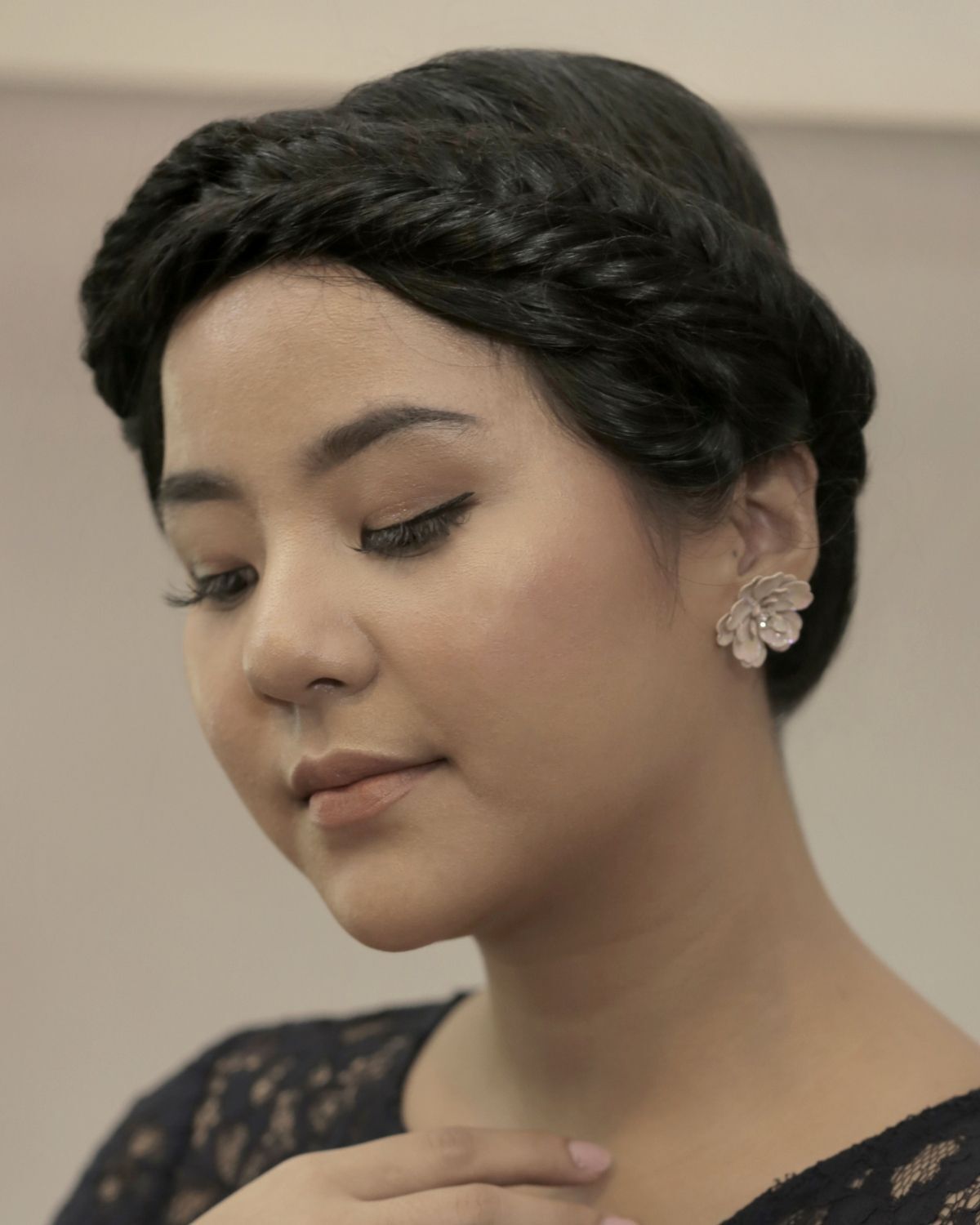 Tóc tết giả vương miện quấn quanh đầu