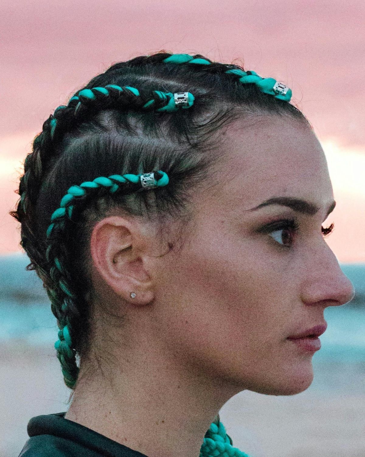 Tết tóc ngắn sát da đầu