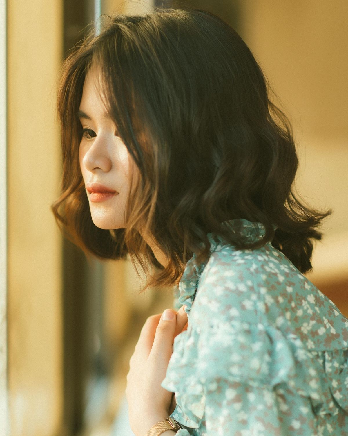 Tóc ngắn uốn xù đuôi