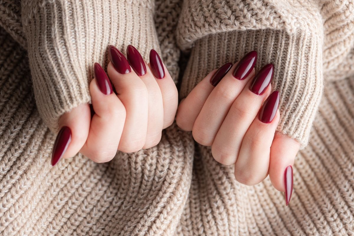 những mẫu nail mận đỏ