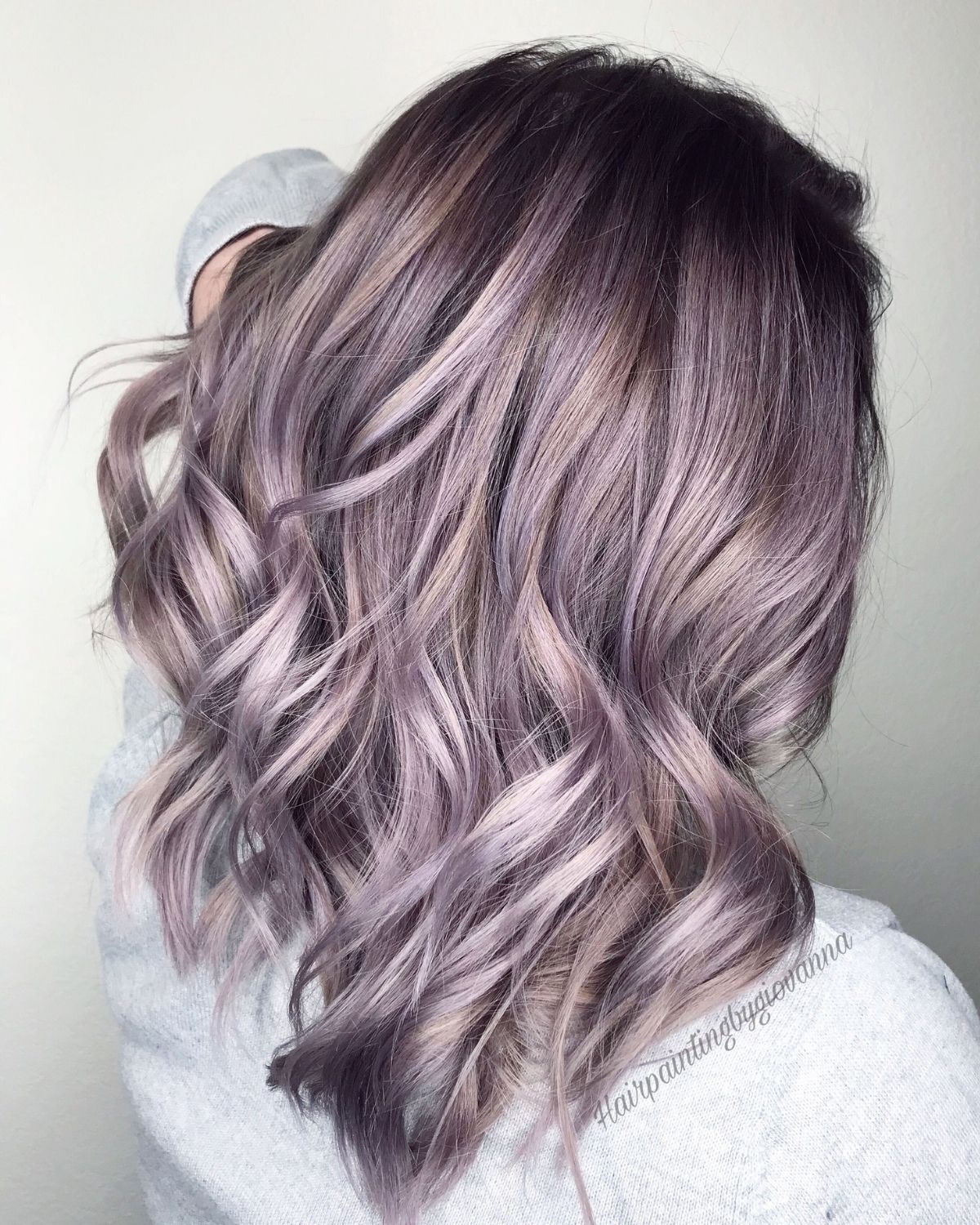 Màu tóc tím khói đẹp cho da ngăm 2024