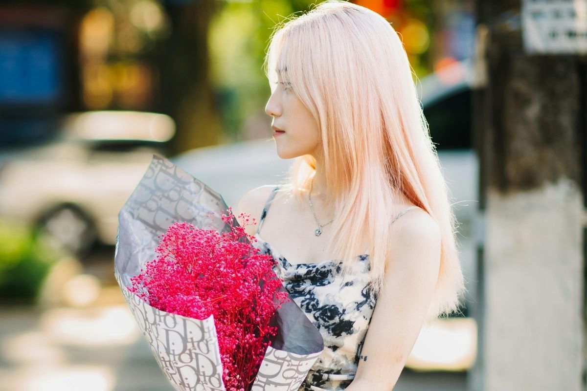 Màu vàng bạch kim cho da ngăm