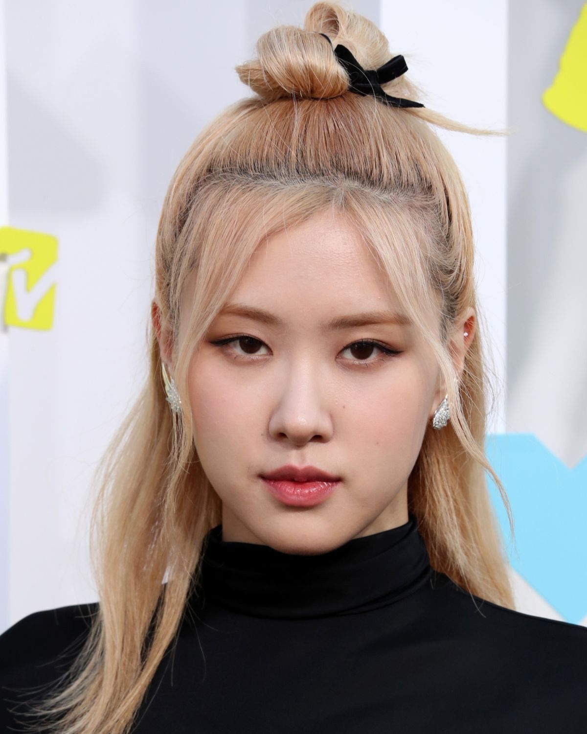 Búi tóc củ tỏi đẹp