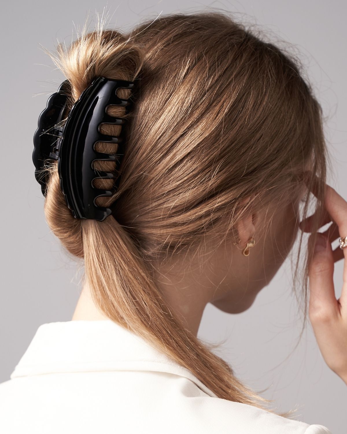 Cách búi tóc bằng kẹp càng cua