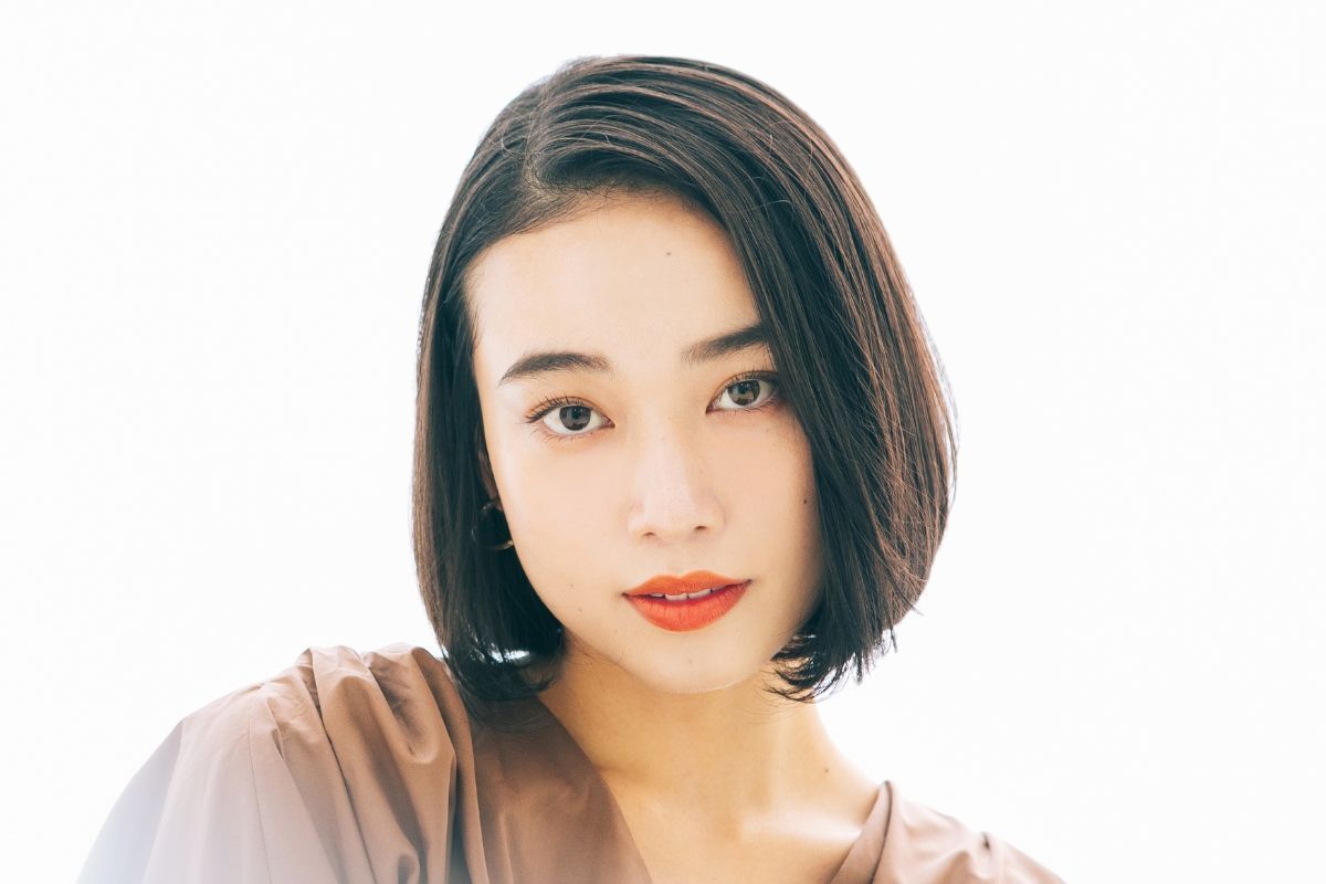 Tóc mái đẹp cho mặt tròn: mái dài 2024