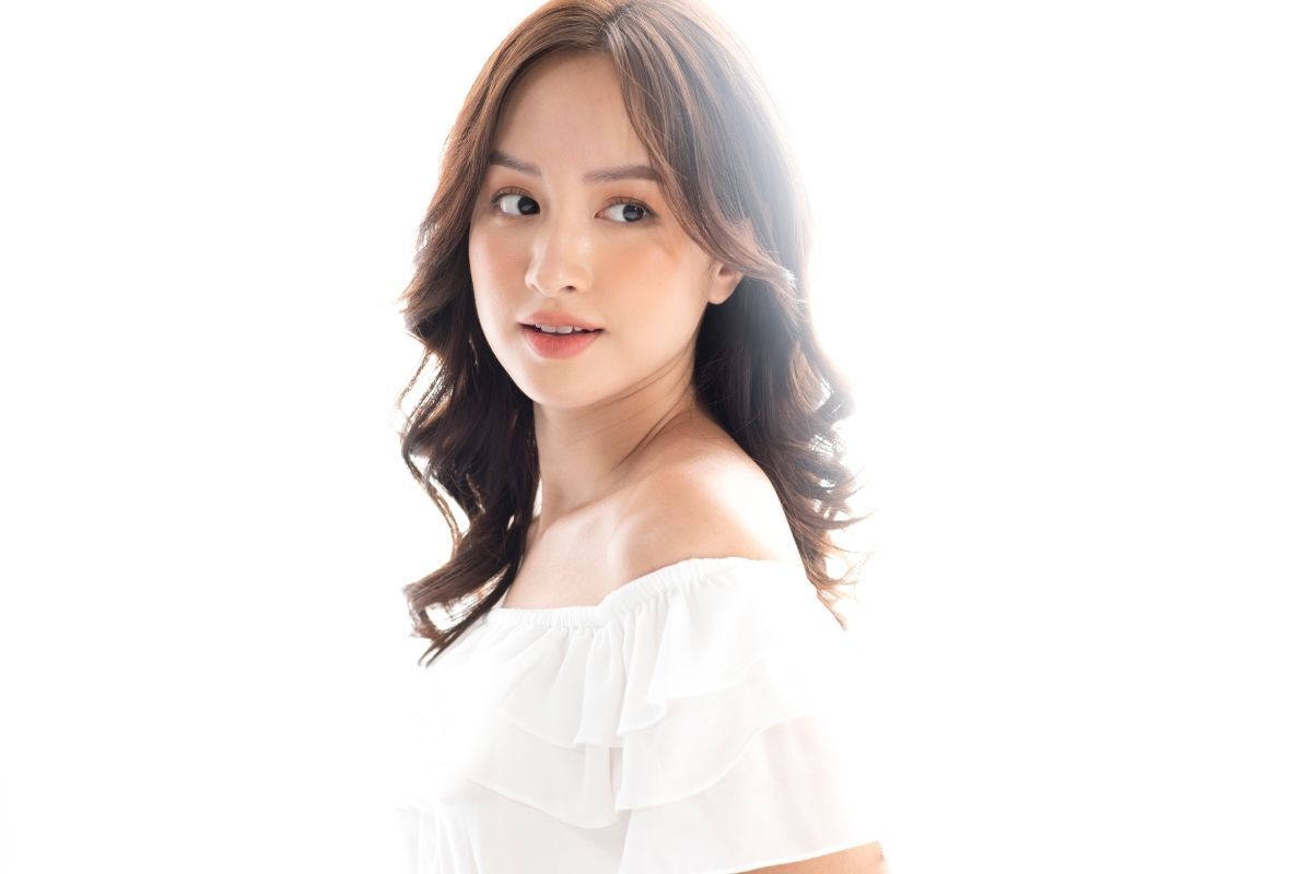 Tóc hai mái uốn xoăn 2024