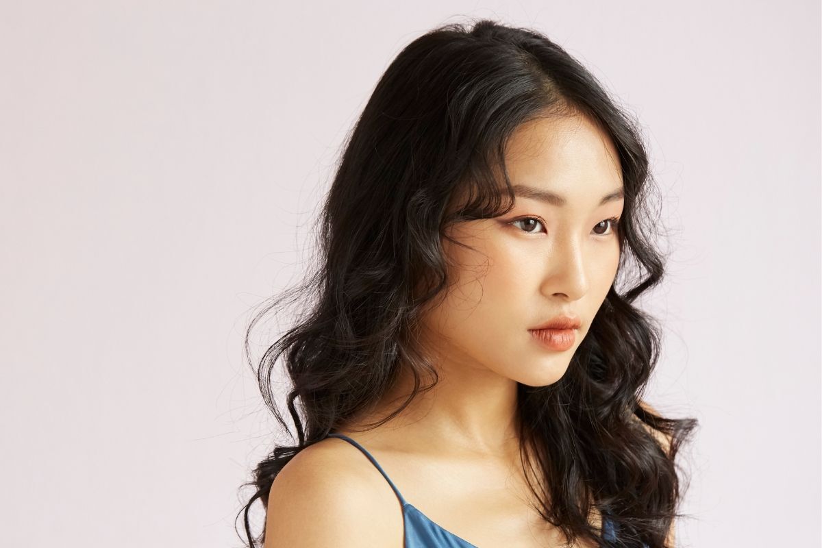 Tóc mái dài xoăn sóng nước 2024