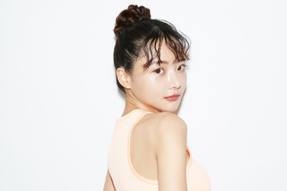 Tóc mái thưa uốn xoăn 2024