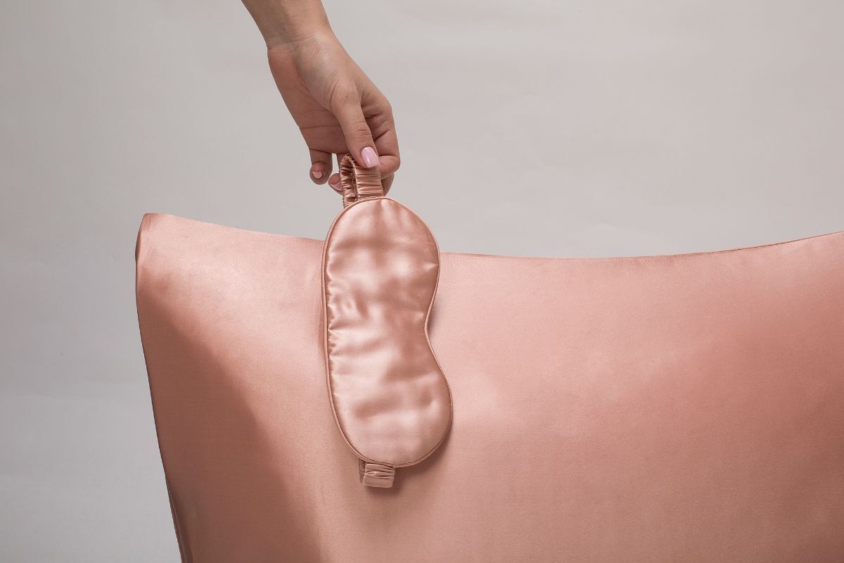 Sử dụng vỏ gối lụa