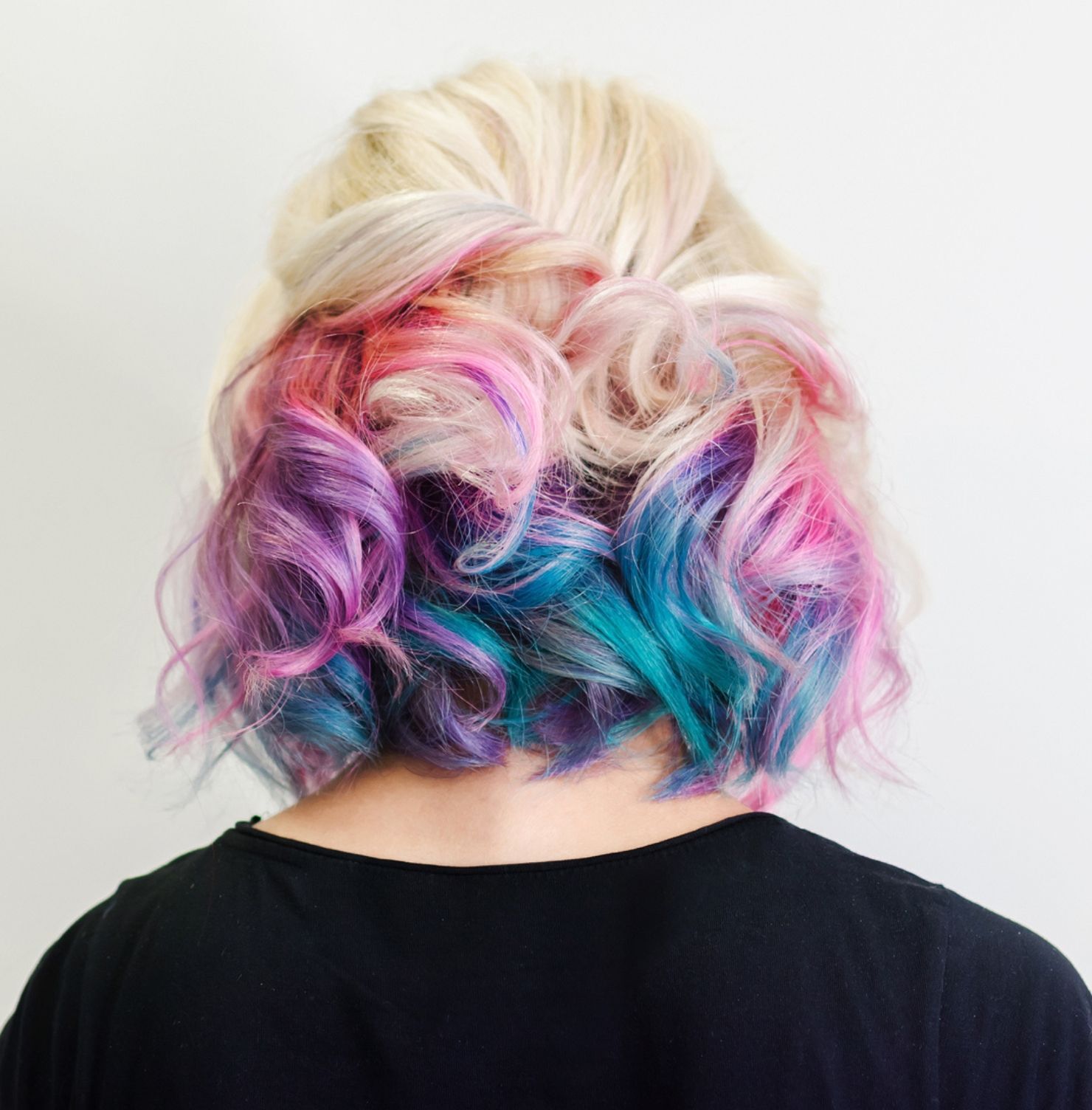 Tóc bạch kim ombre nhiều màu